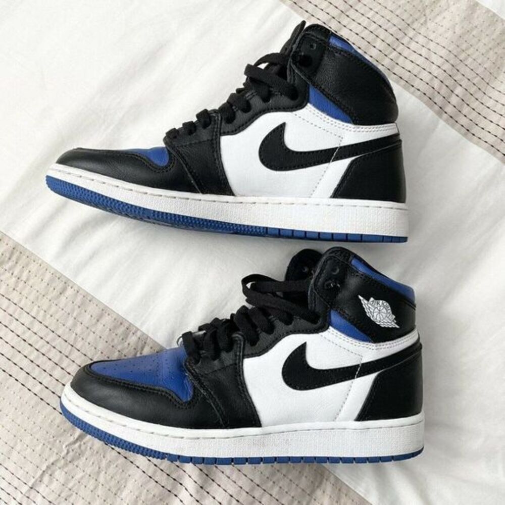 NIKE AIR JORDAN 1 RETRO HIGH OG ROYAL TOE YOUTH SIZE 7Y/WOMENS 8.5